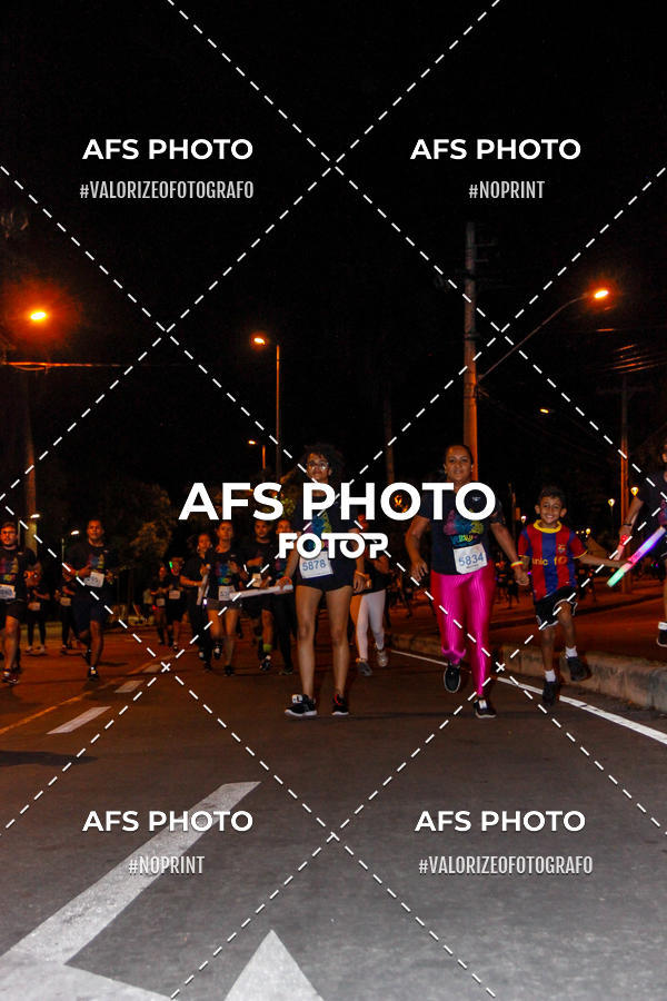 Achetez vos photos de l'vnementNeon Night Run 2019 - Belo Horizonte sur Fotop
