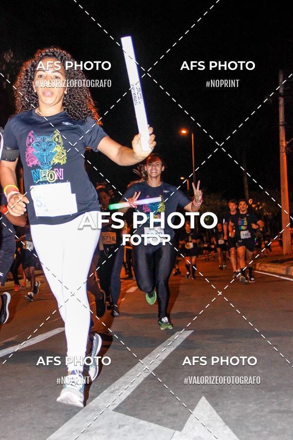 Buy your photos of the eventNeon Night Run 2019 - Belo Horizonte on Fotop