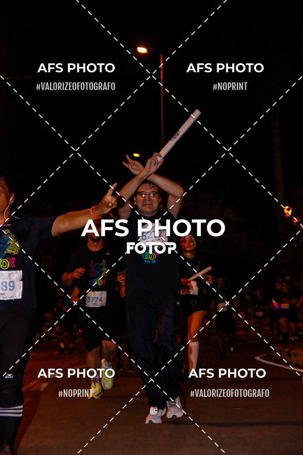 Buy your photos of the eventNeon Night Run 2019 - Belo Horizonte on Fotop