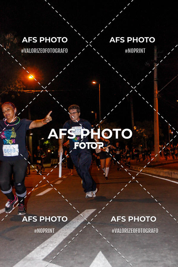 Buy your photos of the eventNeon Night Run 2019 - Belo Horizonte on Fotop