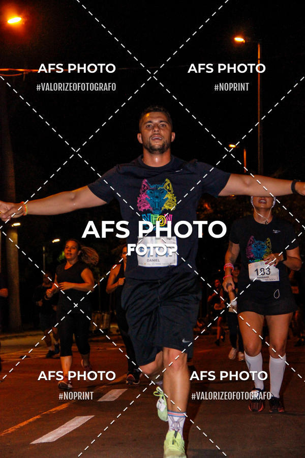 Buy your photos of the eventNeon Night Run 2019 - Belo Horizonte on Fotop
