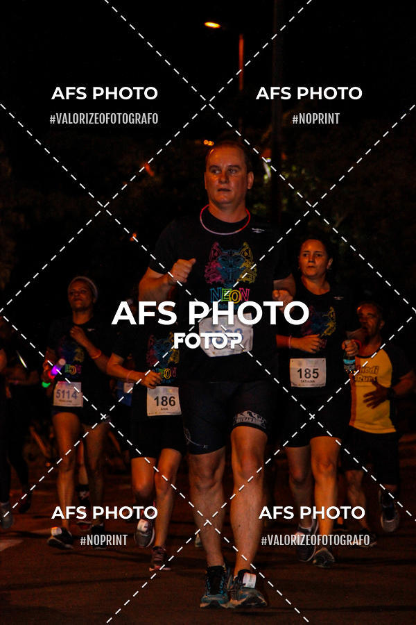Buy your photos of the eventNeon Night Run 2019 - Belo Horizonte on Fotop