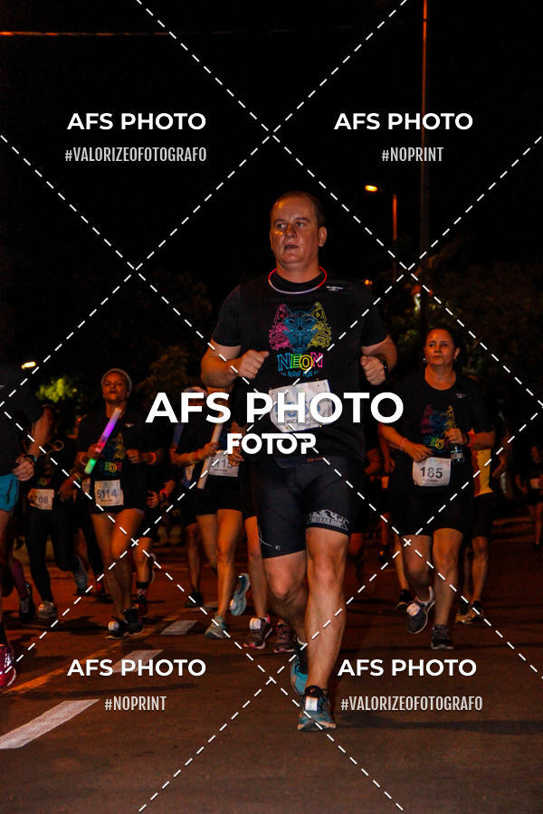 Buy your photos of the eventNeon Night Run 2019 - Belo Horizonte on Fotop
