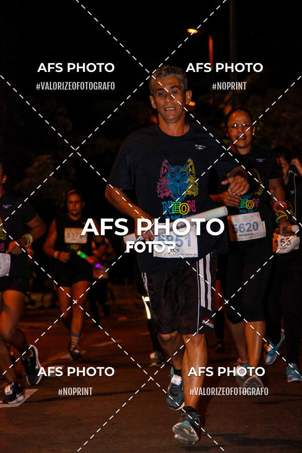 Buy your photos of the eventNeon Night Run 2019 - Belo Horizonte on Fotop