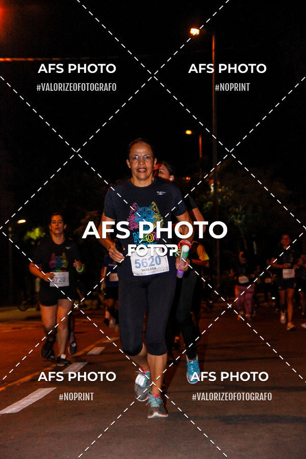 Buy your photos of the eventNeon Night Run 2019 - Belo Horizonte on Fotop