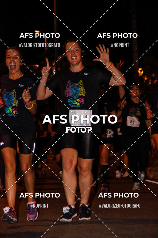 Buy your photos of the eventNeon Night Run 2019 - Belo Horizonte on Fotop
