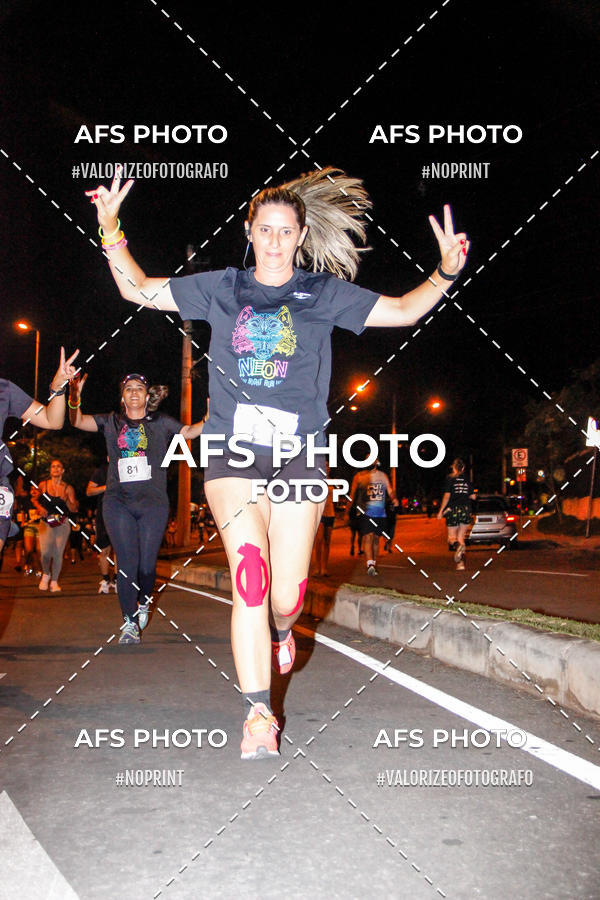 Buy your photos of the eventNeon Night Run 2019 - Belo Horizonte on Fotop