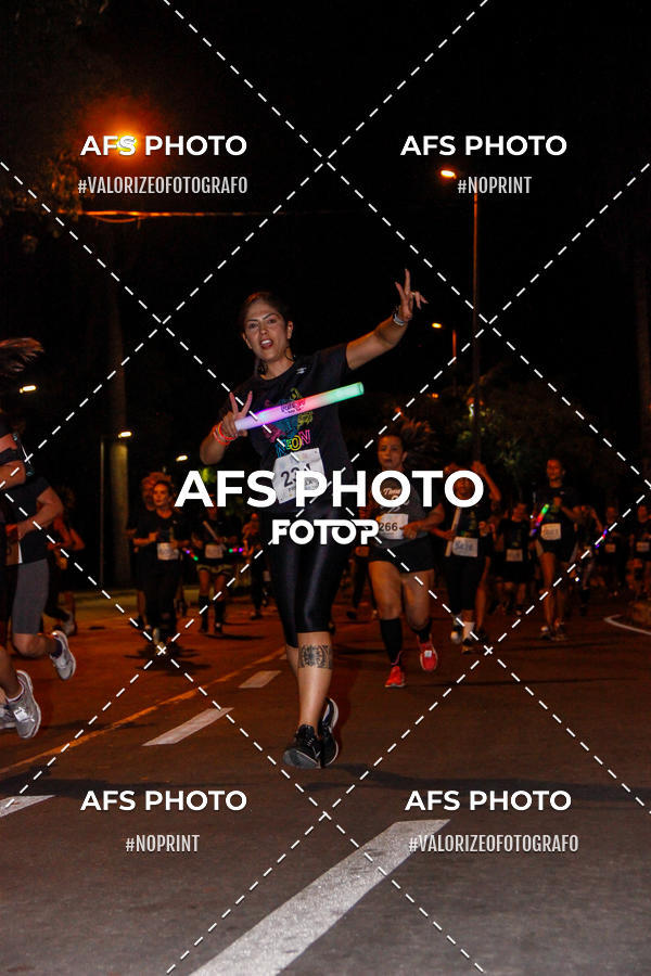 Buy your photos of the eventNeon Night Run 2019 - Belo Horizonte on Fotop