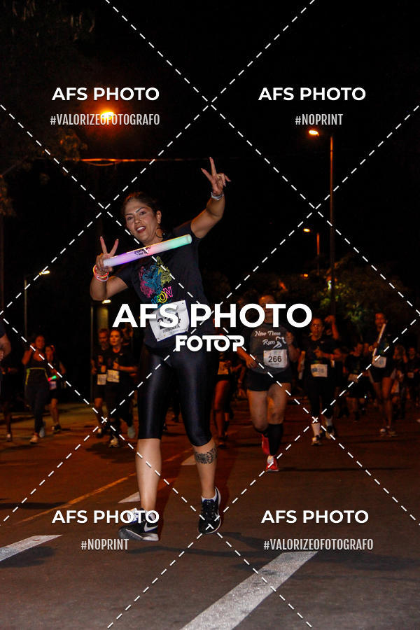 Buy your photos of the eventNeon Night Run 2019 - Belo Horizonte on Fotop