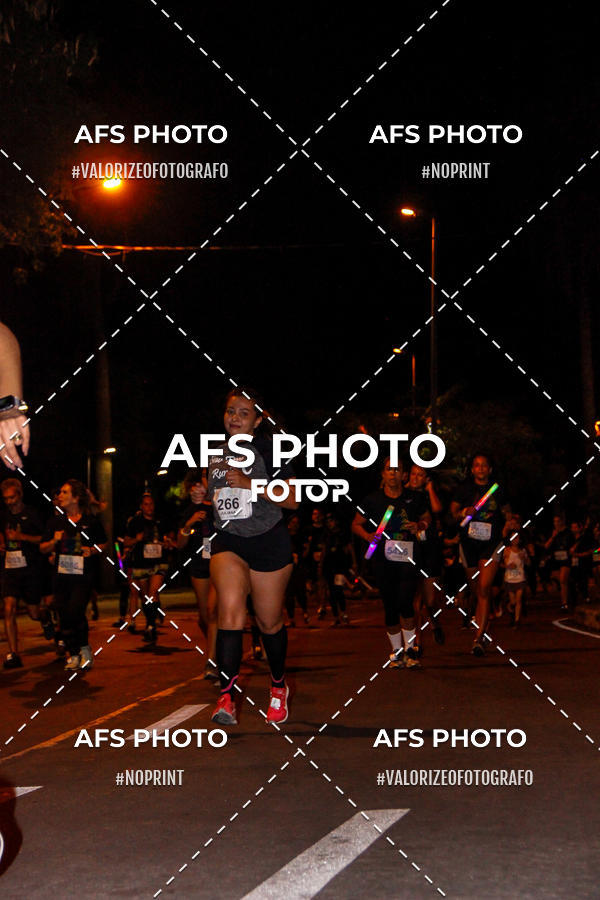 Compra tus fotos del eventoNeon Night Run 2019 - Belo Horizonte En Fotop