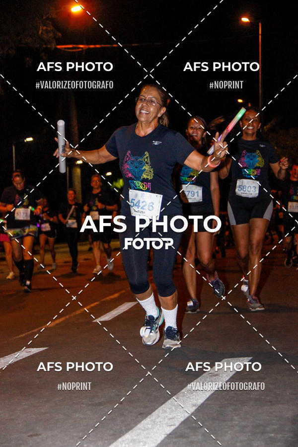 Compra tus fotos del eventoNeon Night Run 2019 - Belo Horizonte En Fotop