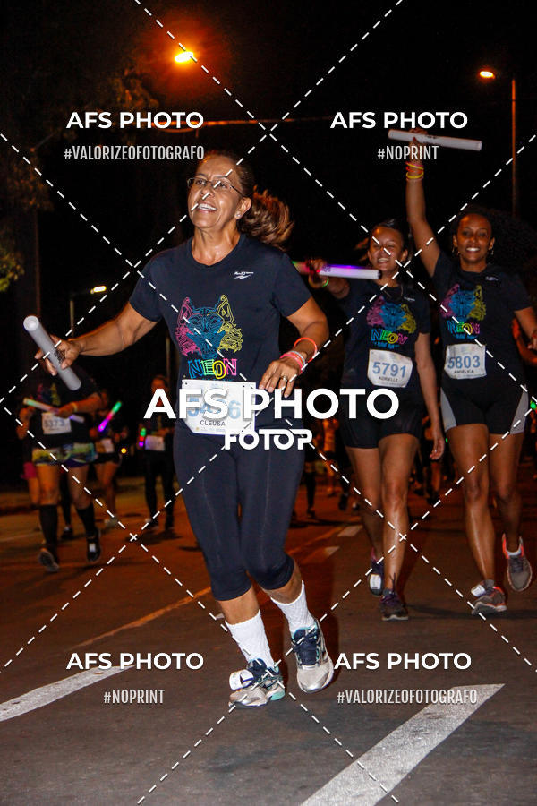 Compra tus fotos del eventoNeon Night Run 2019 - Belo Horizonte En Fotop