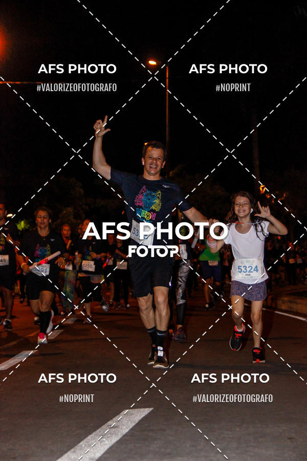 Compra tus fotos del eventoNeon Night Run 2019 - Belo Horizonte En Fotop
