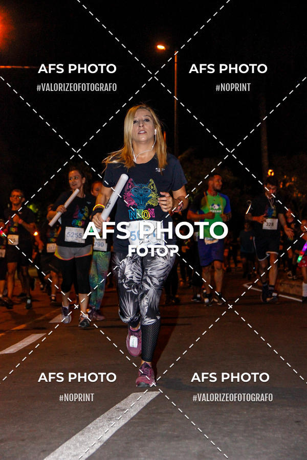 Compra tus fotos del eventoNeon Night Run 2019 - Belo Horizonte En Fotop