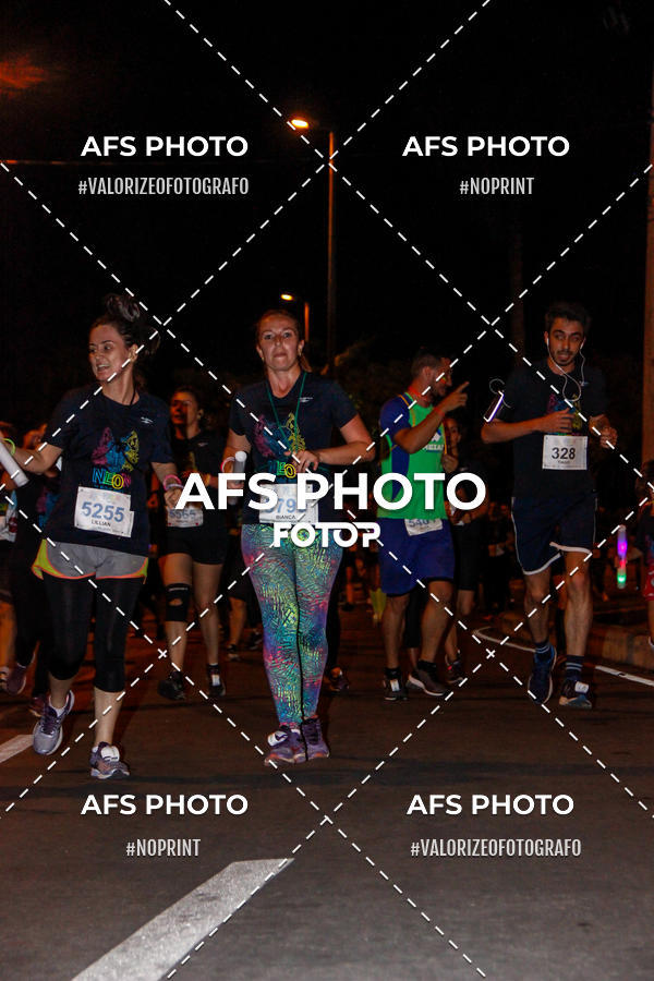 Compra tus fotos del eventoNeon Night Run 2019 - Belo Horizonte En Fotop