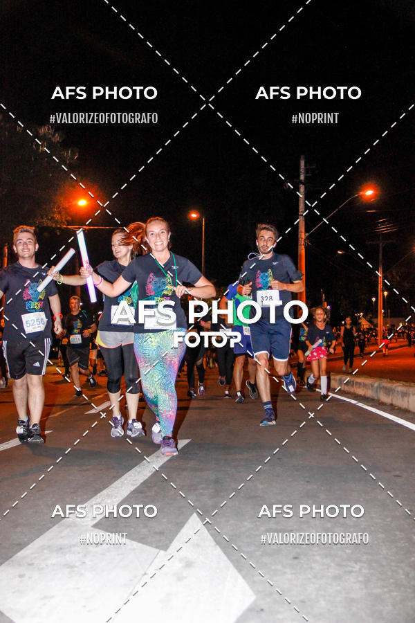 Compra tus fotos del eventoNeon Night Run 2019 - Belo Horizonte En Fotop