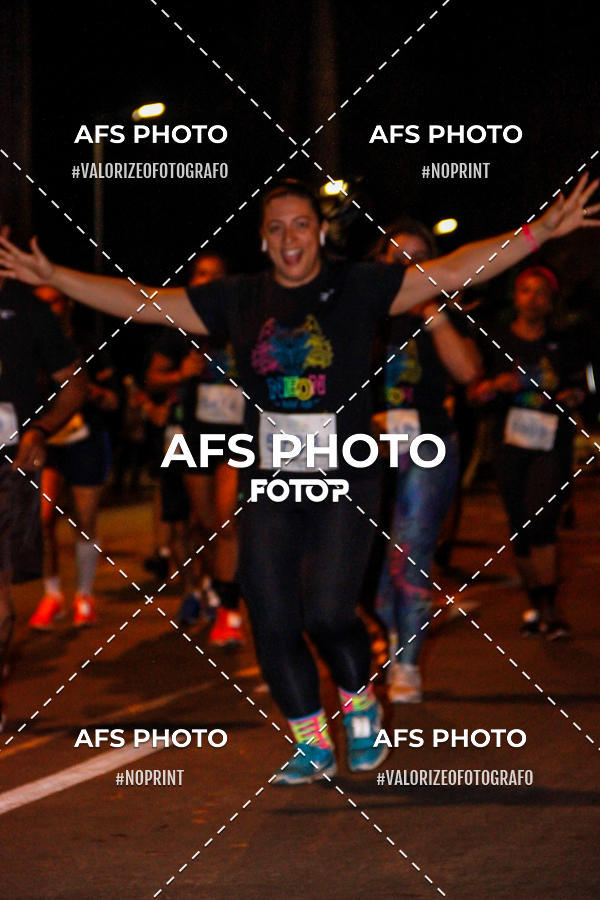 Achetez vos photos de l'vnementNeon Night Run 2019 - Belo Horizonte sur Fotop