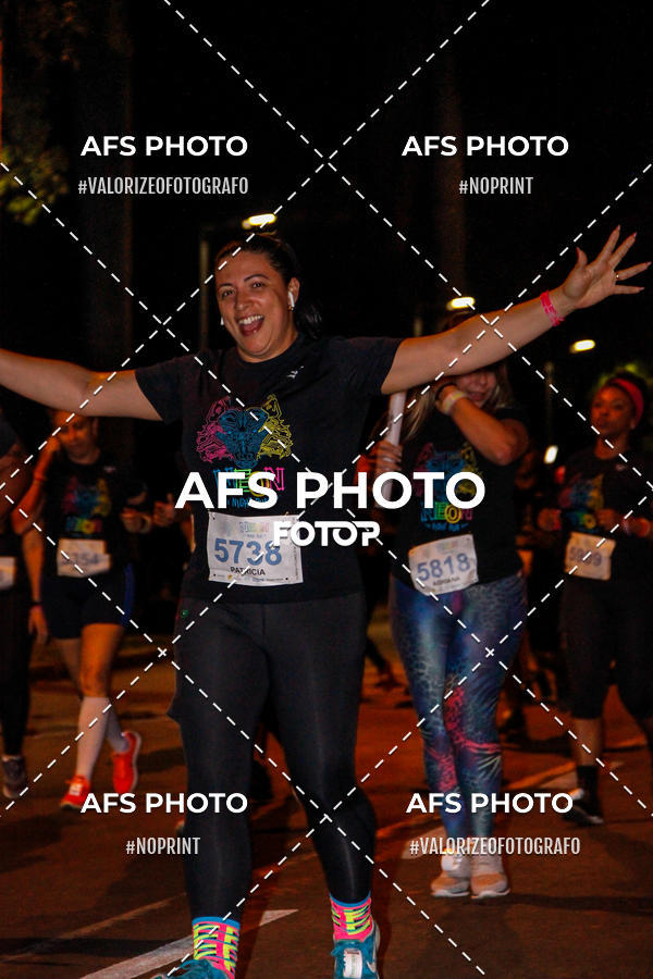 Achetez vos photos de l'vnementNeon Night Run 2019 - Belo Horizonte sur Fotop