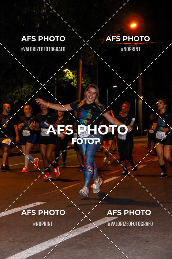 Achetez vos photos de l'vnementNeon Night Run 2019 - Belo Horizonte sur Fotop