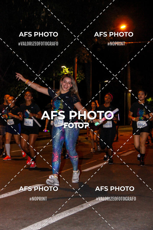 Achetez vos photos de l'vnementNeon Night Run 2019 - Belo Horizonte sur Fotop