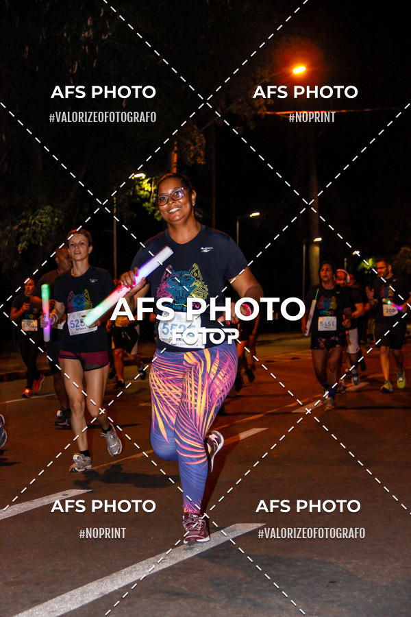 Achetez vos photos de l'vnementNeon Night Run 2019 - Belo Horizonte sur Fotop