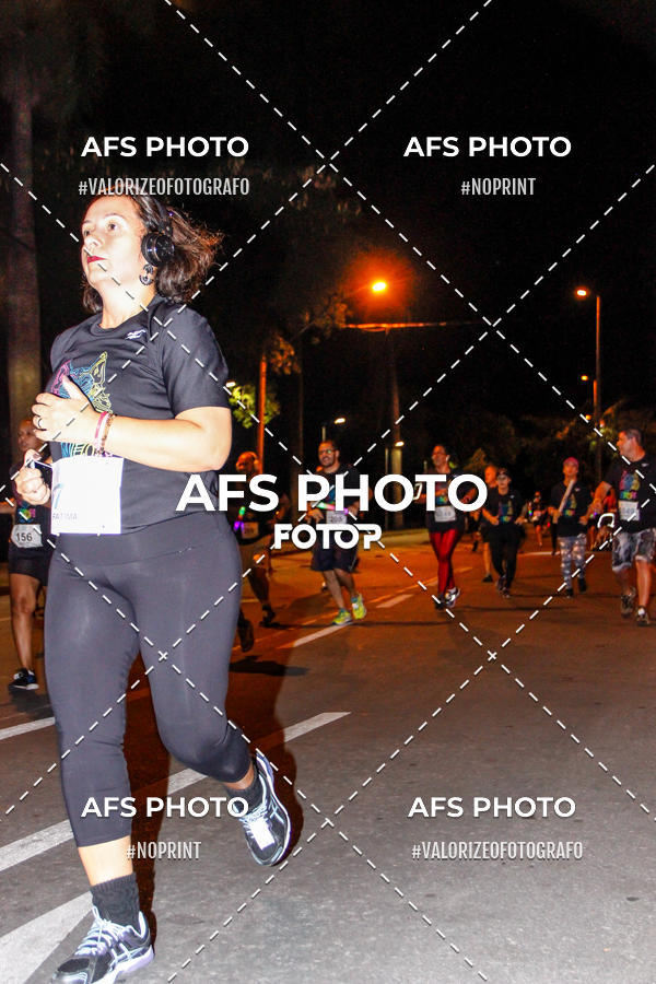 Achetez vos photos de l'vnementNeon Night Run 2019 - Belo Horizonte sur Fotop
