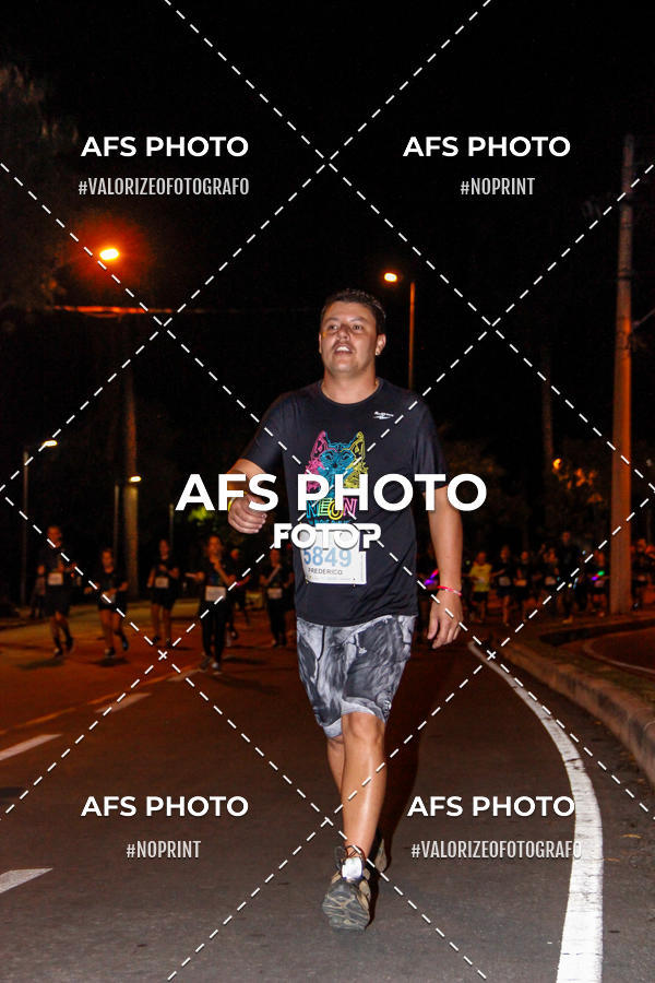 Achetez vos photos de l'vnementNeon Night Run 2019 - Belo Horizonte sur Fotop