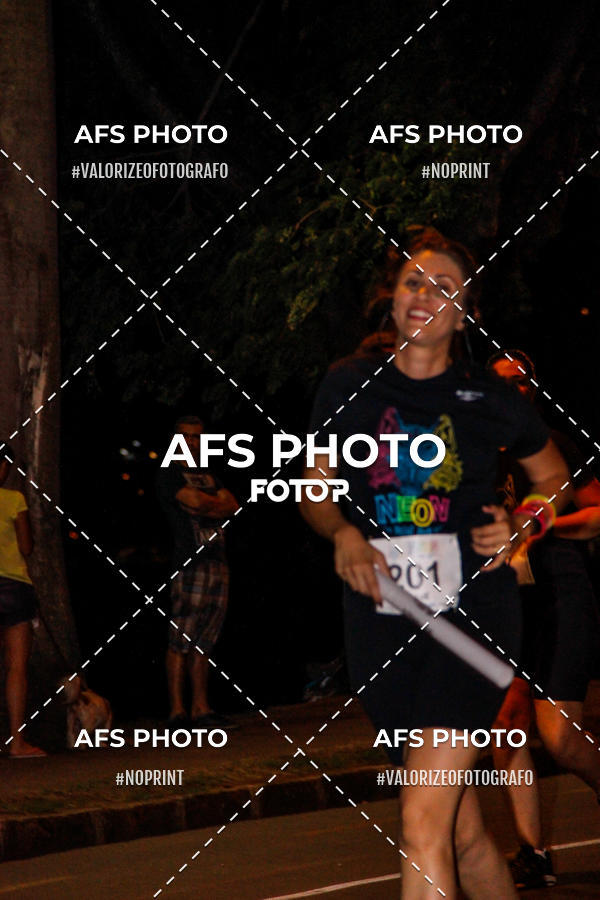 Achetez vos photos de l'vnementNeon Night Run 2019 - Belo Horizonte sur Fotop