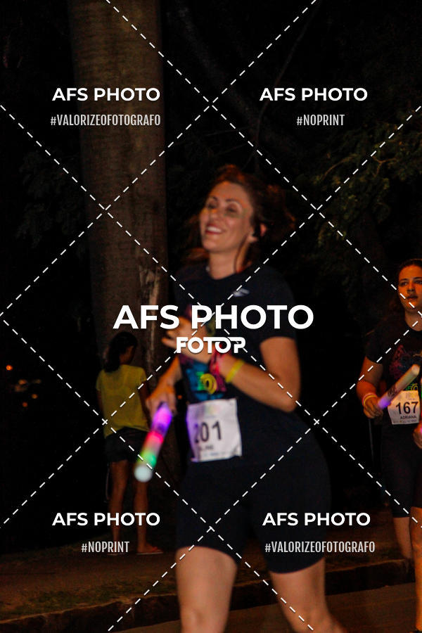 Achetez vos photos de l'vnementNeon Night Run 2019 - Belo Horizonte sur Fotop