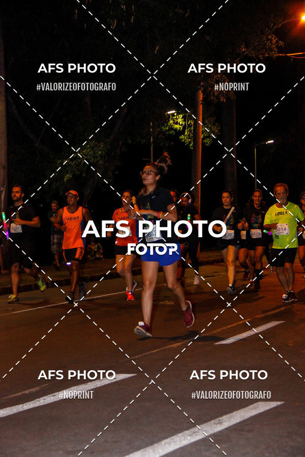 Achetez vos photos de l'vnementNeon Night Run 2019 - Belo Horizonte sur Fotop