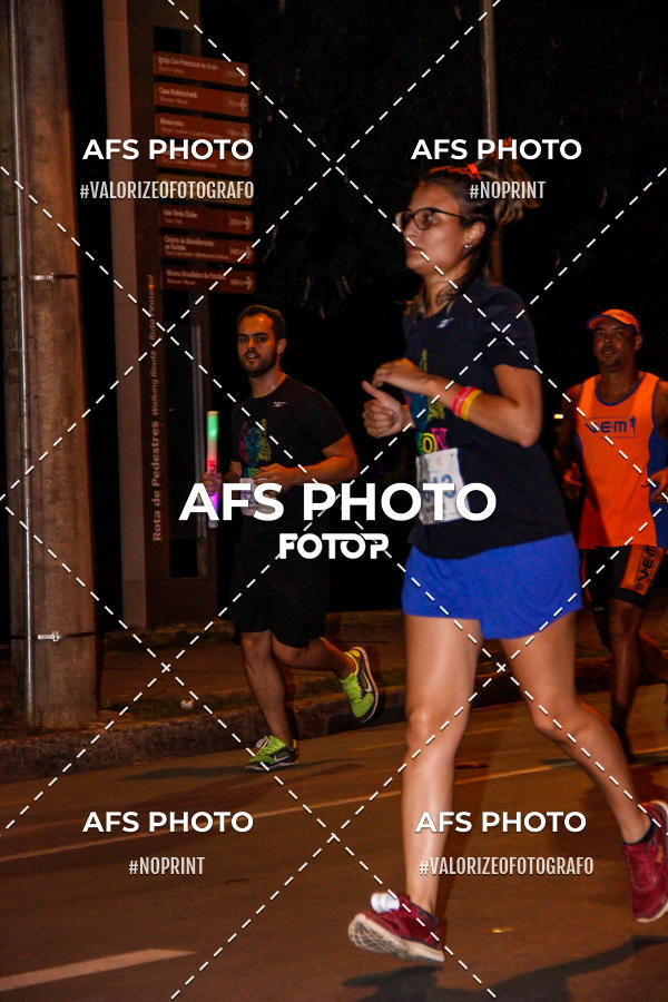 Achetez vos photos de l'vnementNeon Night Run 2019 - Belo Horizonte sur Fotop