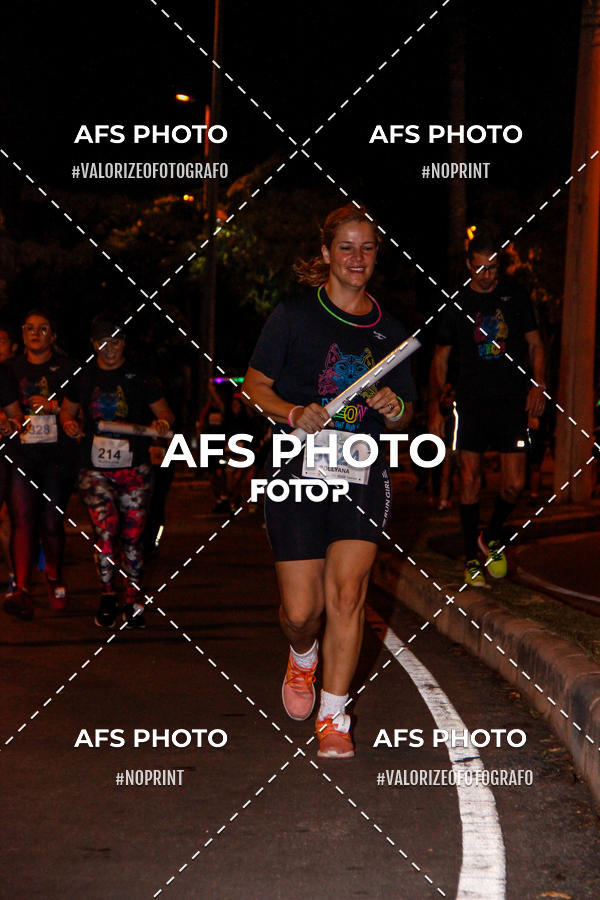 Achetez vos photos de l'vnementNeon Night Run 2019 - Belo Horizonte sur Fotop