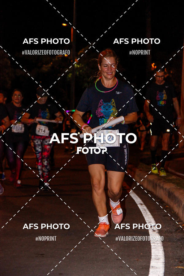 Achetez vos photos de l'vnementNeon Night Run 2019 - Belo Horizonte sur Fotop