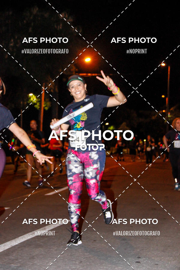 Achetez vos photos de l'vnementNeon Night Run 2019 - Belo Horizonte sur Fotop