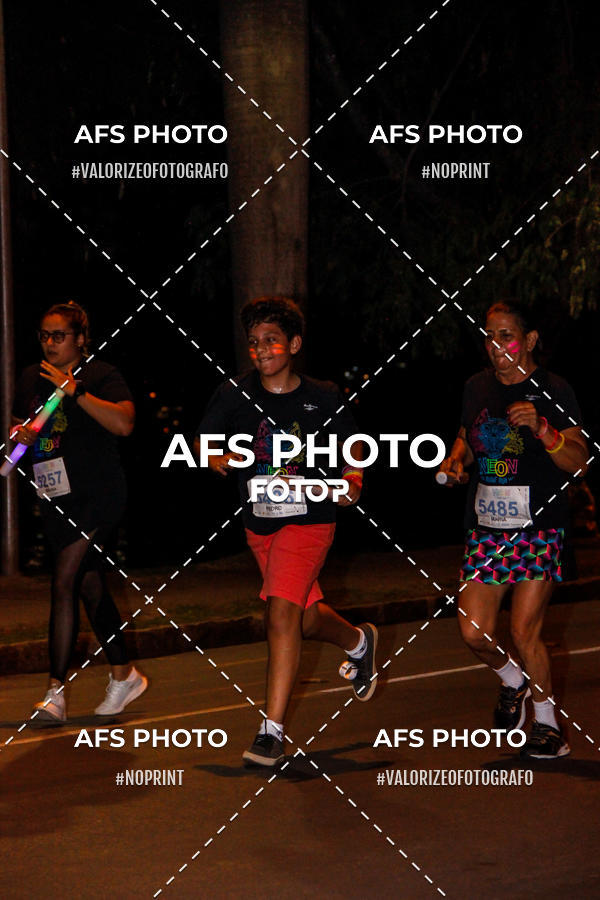 Compre as suas fotos do eventoNeon Night Run 2019 - Belo Horizonte no Fotop