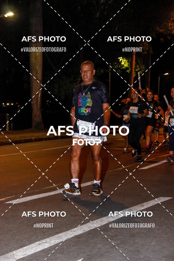 Compre as suas fotos do eventoNeon Night Run 2019 - Belo Horizonte no Fotop