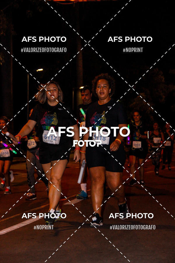 Compre as suas fotos do eventoNeon Night Run 2019 - Belo Horizonte no Fotop
