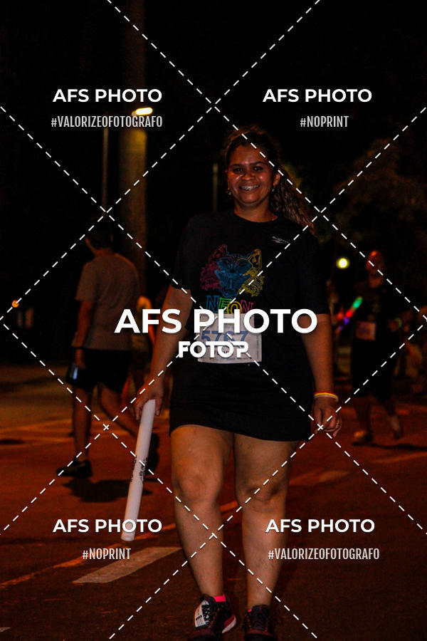 Buy your photos of the eventNeon Night Run 2019 - Belo Horizonte on Fotop