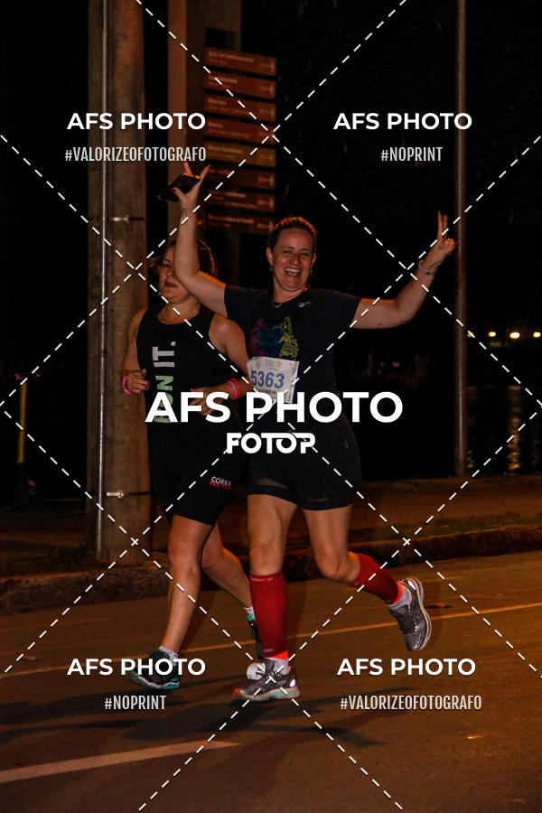 Buy your photos of the eventNeon Night Run 2019 - Belo Horizonte on Fotop