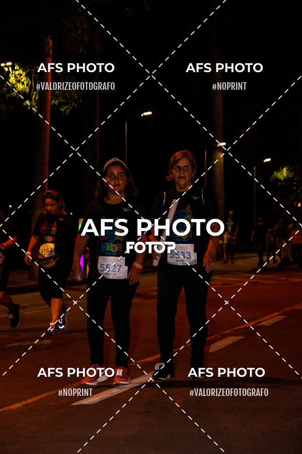 Achetez vos photos de l'vnementNeon Night Run 2019 - Belo Horizonte sur Fotop