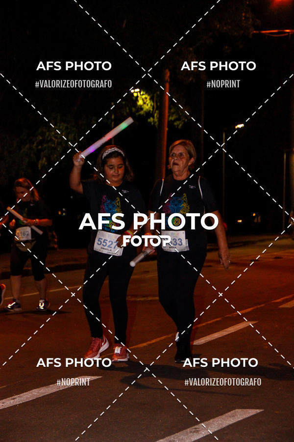 Achetez vos photos de l'vnementNeon Night Run 2019 - Belo Horizonte sur Fotop