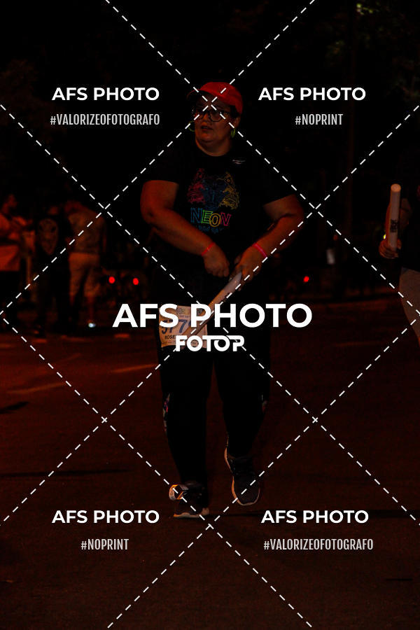 Achetez vos photos de l'vnementNeon Night Run 2019 - Belo Horizonte sur Fotop