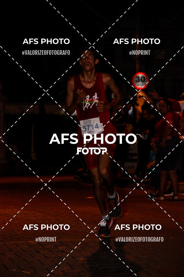 Achetez vos photos de l'vnementNeon Night Run 2019 - Belo Horizonte sur Fotop