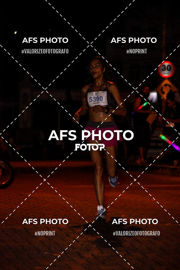Achetez vos photos de l'vnementNeon Night Run 2019 - Belo Horizonte sur Fotop