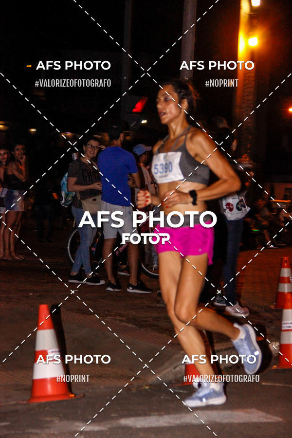 Achetez vos photos de l'vnementNeon Night Run 2019 - Belo Horizonte sur Fotop
