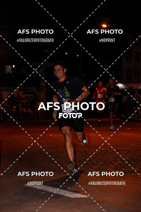 Achetez vos photos de l'vnementNeon Night Run 2019 - Belo Horizonte sur Fotop