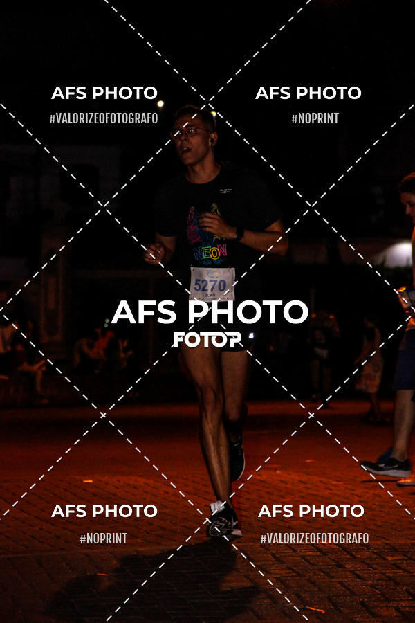 Achetez vos photos de l'vnementNeon Night Run 2019 - Belo Horizonte sur Fotop