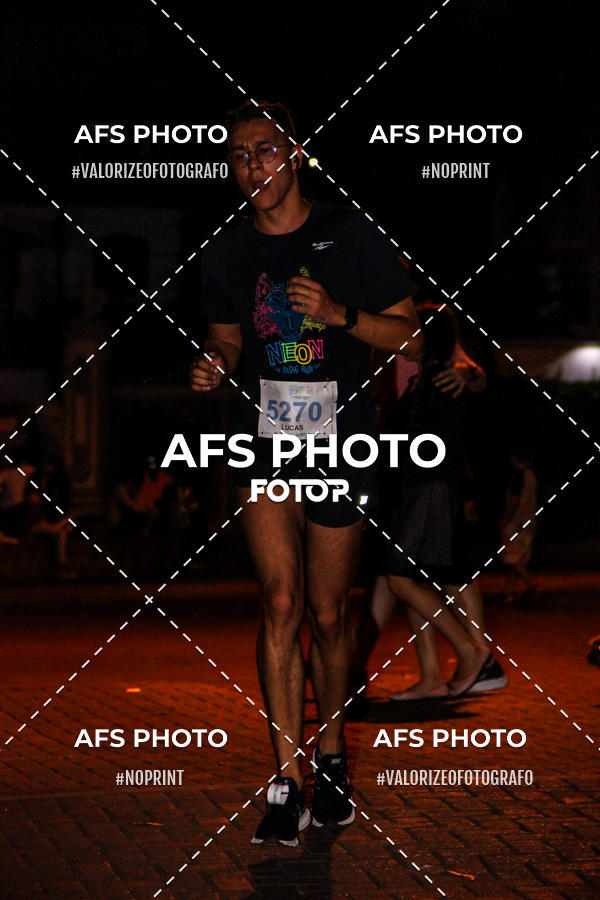 Achetez vos photos de l'vnementNeon Night Run 2019 - Belo Horizonte sur Fotop