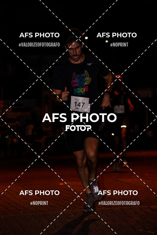 Achetez vos photos de l'vnementNeon Night Run 2019 - Belo Horizonte sur Fotop