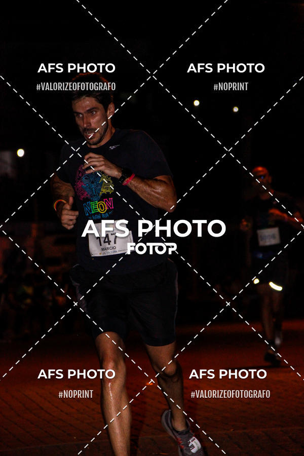 Achetez vos photos de l'vnementNeon Night Run 2019 - Belo Horizonte sur Fotop